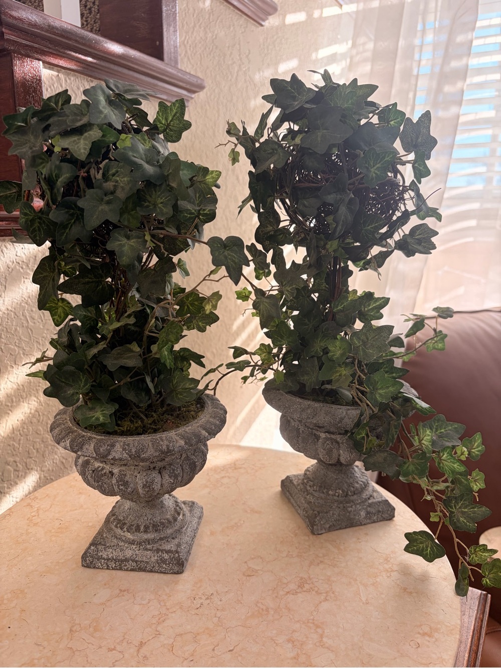 Artificial English Ivy Topiary in Stone-Effect Urn - Green - Picture 5 of 8